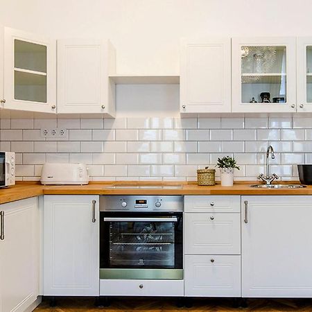 Cozy 2 Bedroom Apartment In Terez Boulevard. Budapest Extérieur photo