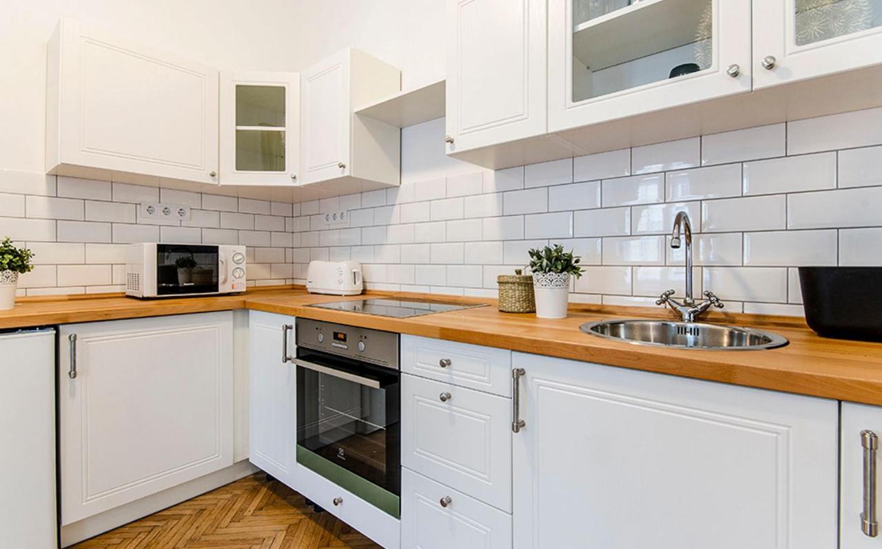 Cozy 2 Bedroom Apartment In Terez Boulevard. Budapest Extérieur photo