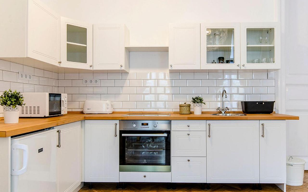 Cozy 2 Bedroom Apartment In Terez Boulevard. Budapest Extérieur photo