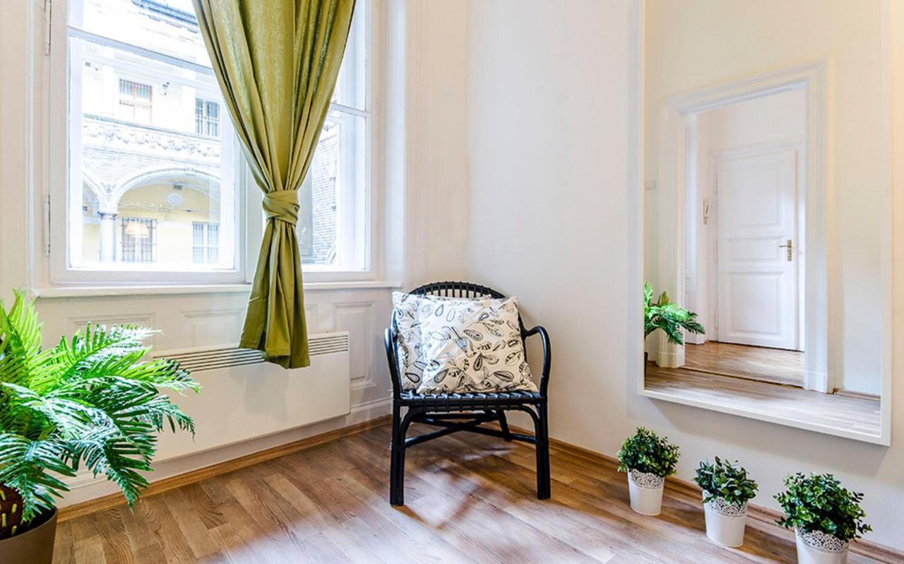 Cozy 2 Bedroom Apartment In Terez Boulevard. Budapest Extérieur photo