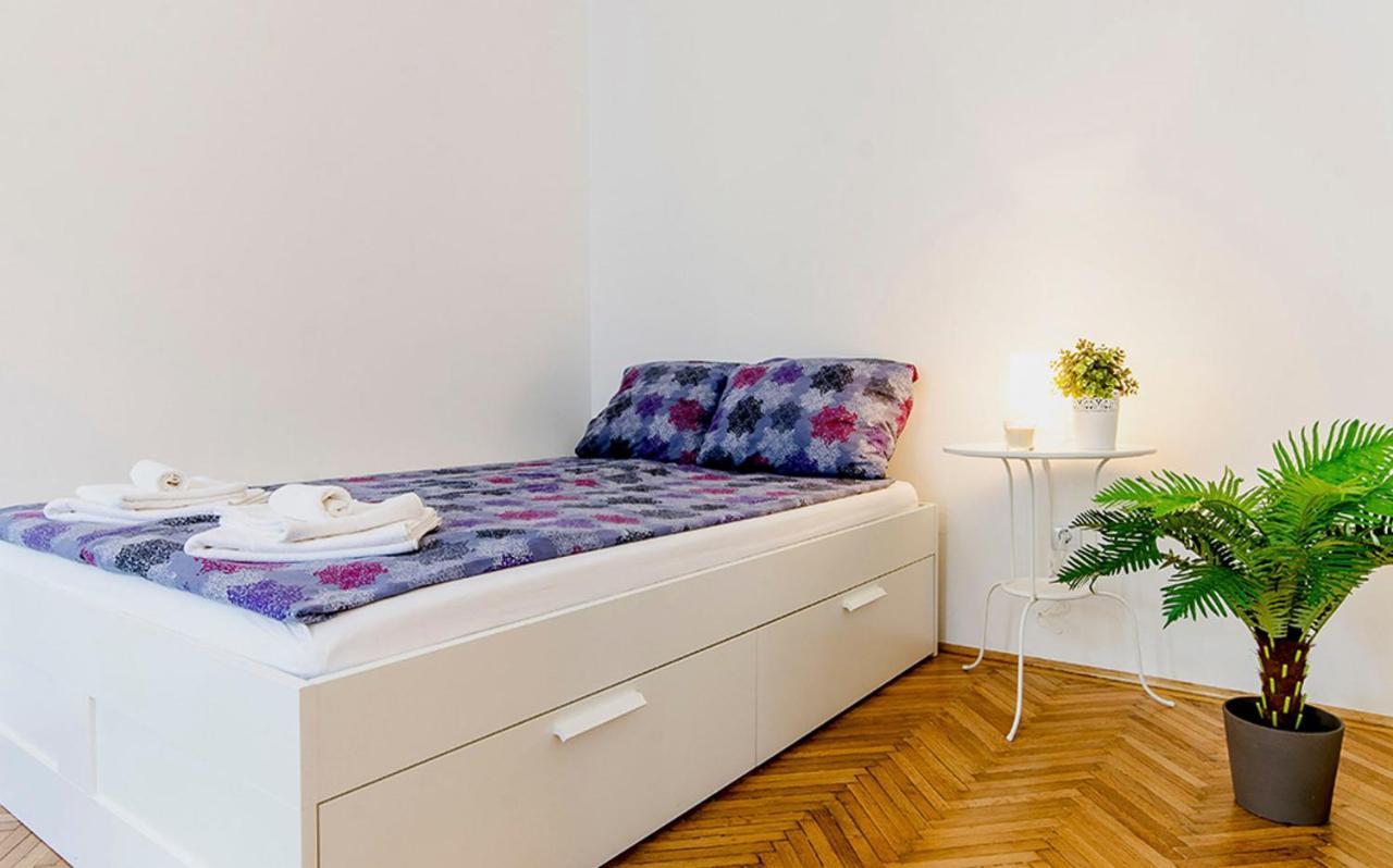 Cozy 2 Bedroom Apartment In Terez Boulevard. Budapest Extérieur photo