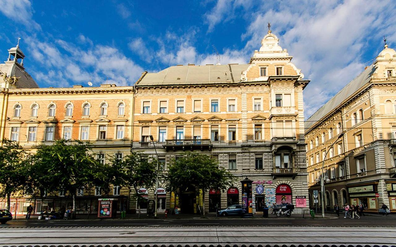 Cozy 2 Bedroom Apartment In Terez Boulevard. Budapest Extérieur photo